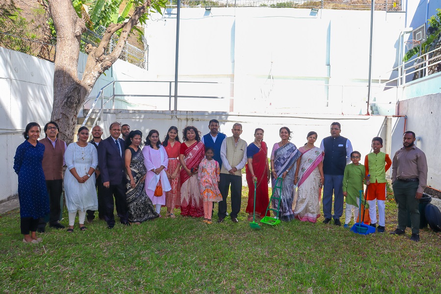 Mission celebrated 154thbirthday of Mahatma Gandhi, with floral tributes at mission’s auditorium and University of Papua New Guinea, keynote by HC Inbasekar S followed by Ram Dhunby Diaspora children. Concurrently, mission carried out cleaning drive inside Chancery under 